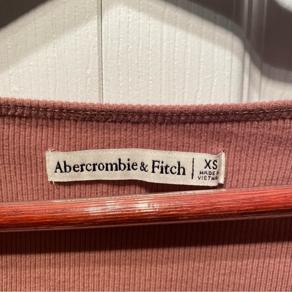 Abercrombie & Fitch, long sleeve tee. Dusty Rose - Picture 3 of 4